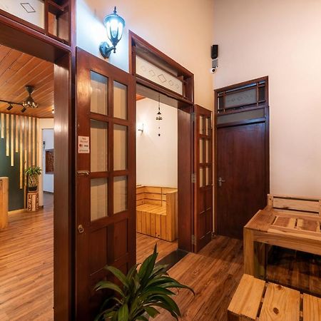 Gentz Residency & Restaurant Hotel Kolombo Bagian luar foto