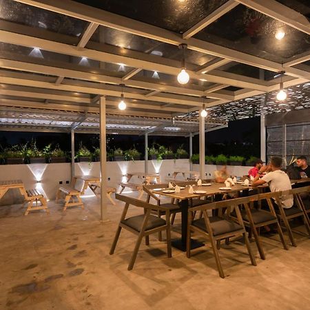 Gentz Residency & Restaurant Hotel Kolombo Bagian luar foto