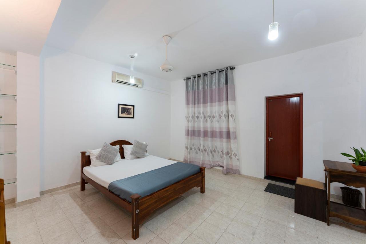 Gentz Residency & Restaurant Hotel Kolombo Bagian luar foto