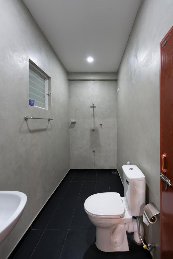 Gentz Residency & Restaurant Hotel Kolombo Bagian luar foto