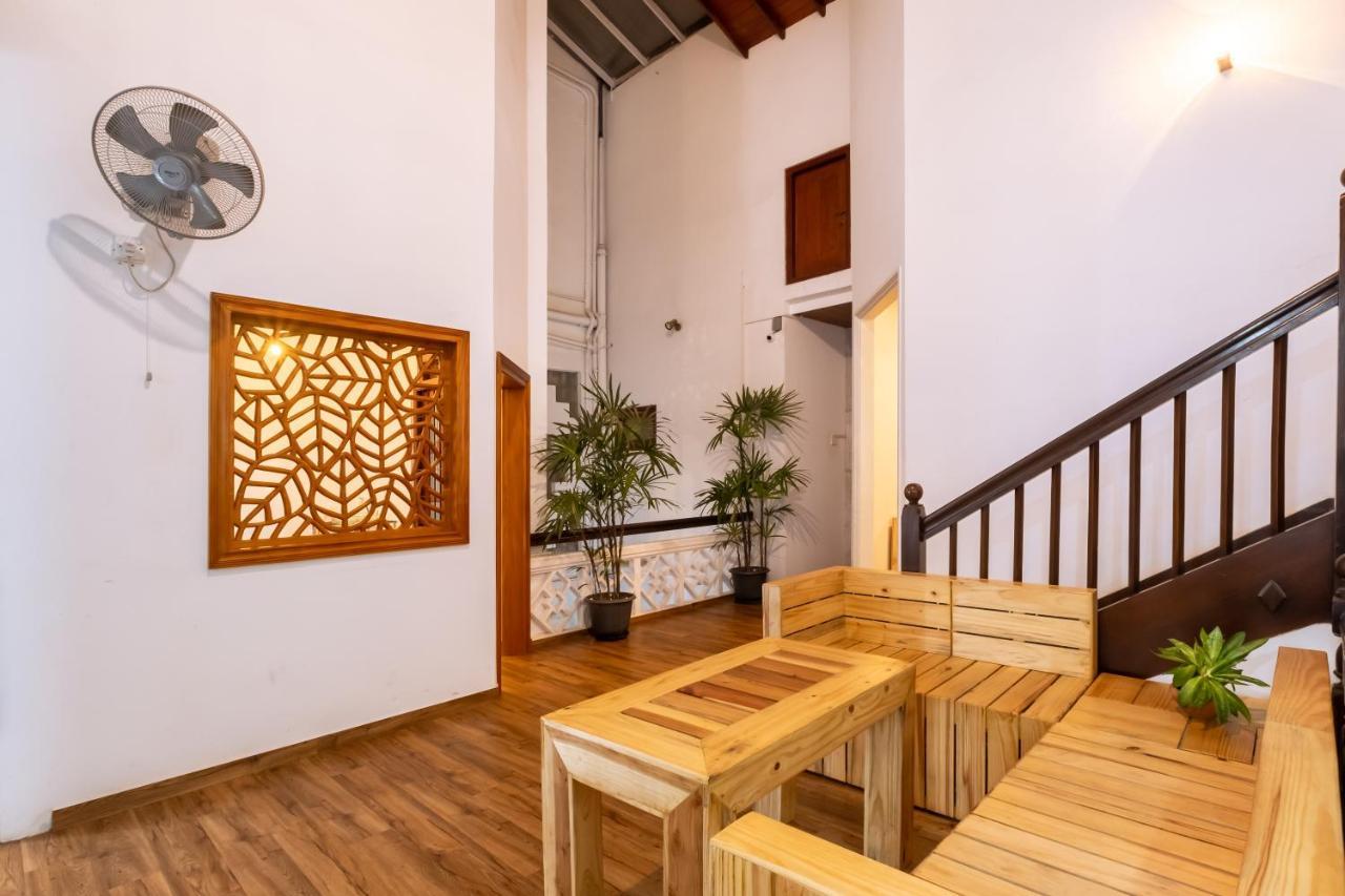 Gentz Residency & Restaurant Hotel Kolombo Bagian luar foto