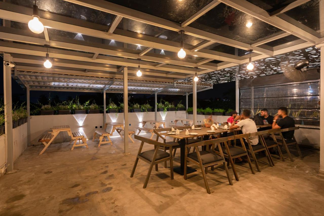 Gentz Residency & Restaurant Hotel Kolombo Bagian luar foto