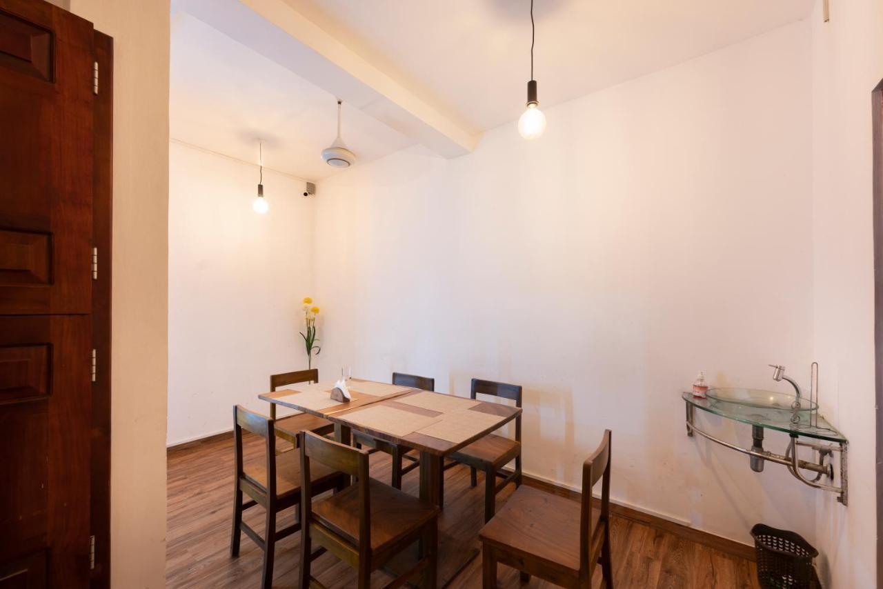 Gentz Residency & Restaurant Hotel Kolombo Bagian luar foto